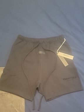 Vanta Black ss22 ESSENTIALS Shorts